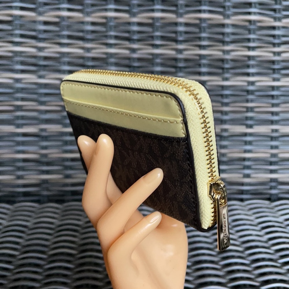 Michael Kors Medium Zip Around Card Case - Picture 13 of 16